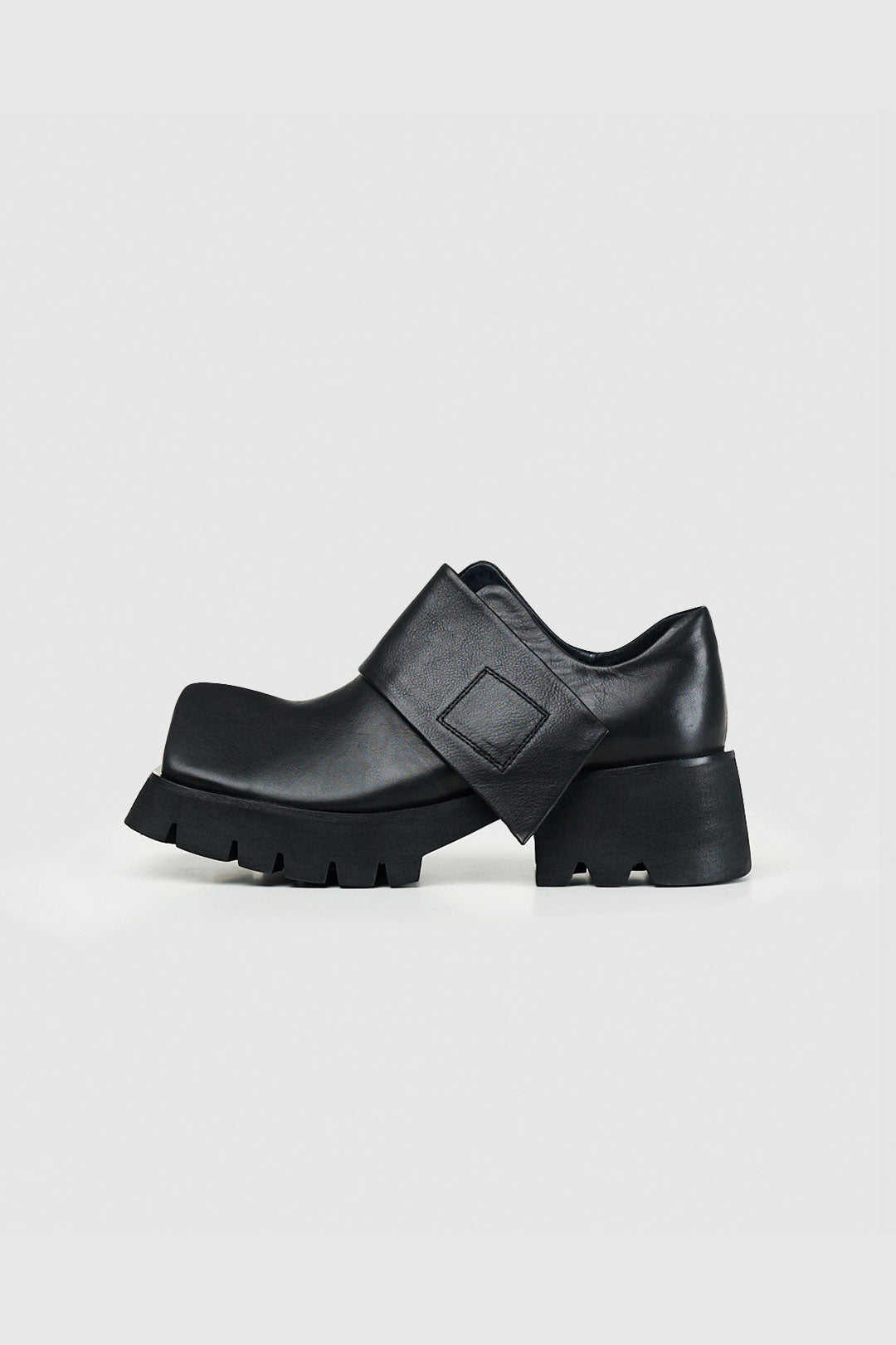 BLACKSUGAR CHUNKY VELCRO SHOE | BSS25001