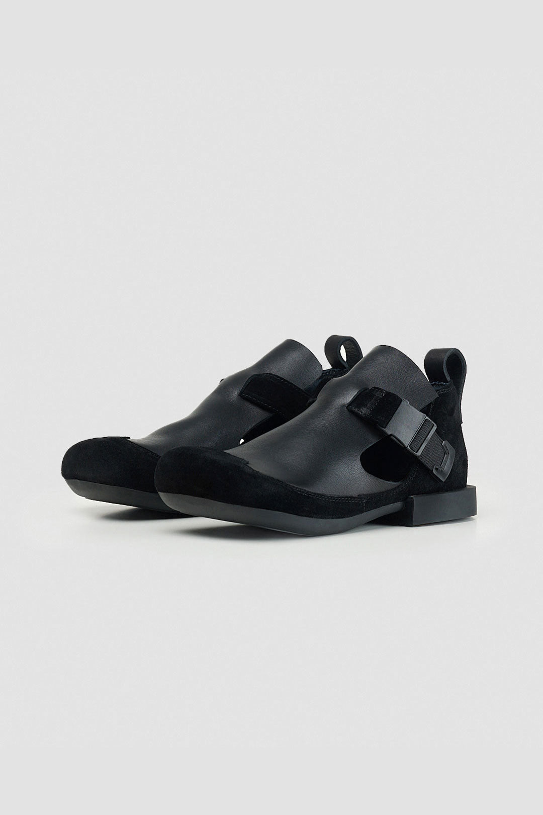 BLACKSUGAR CUT-OUT BUCKLE CONTRAST SHOE | BSS25003
