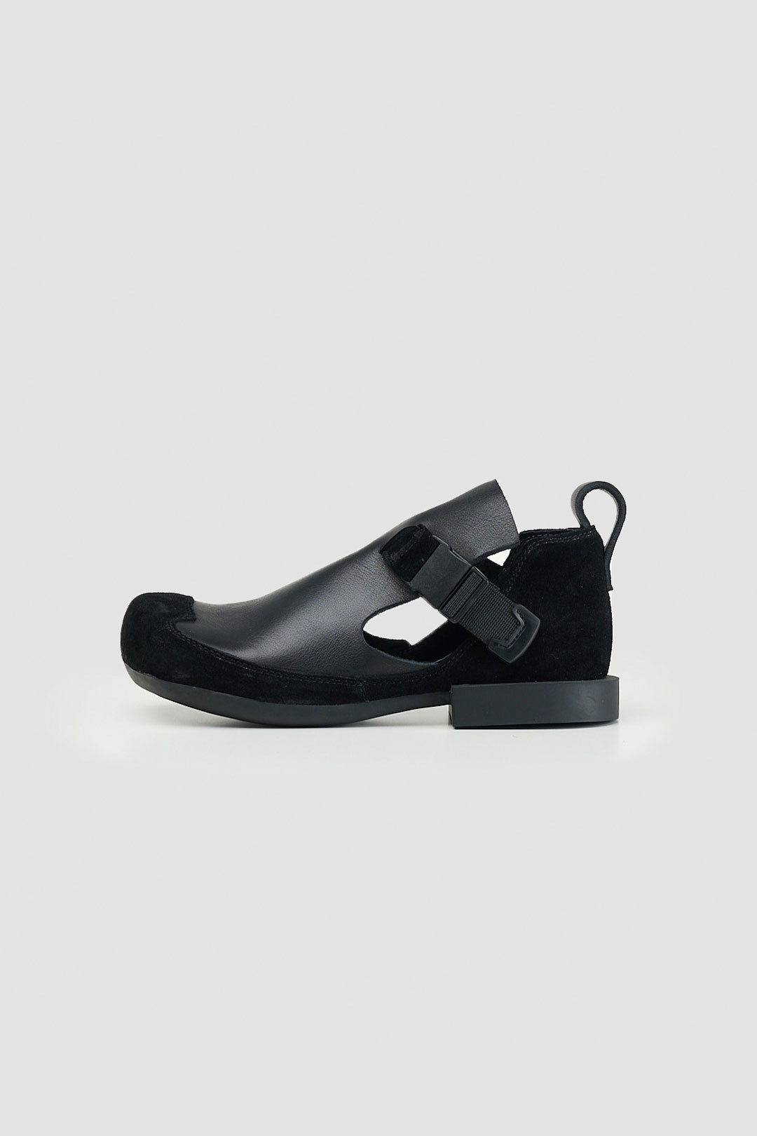 BLACKSUGAR CUT-OUT BUCKLE CONTRAST SHOE | BSS25003