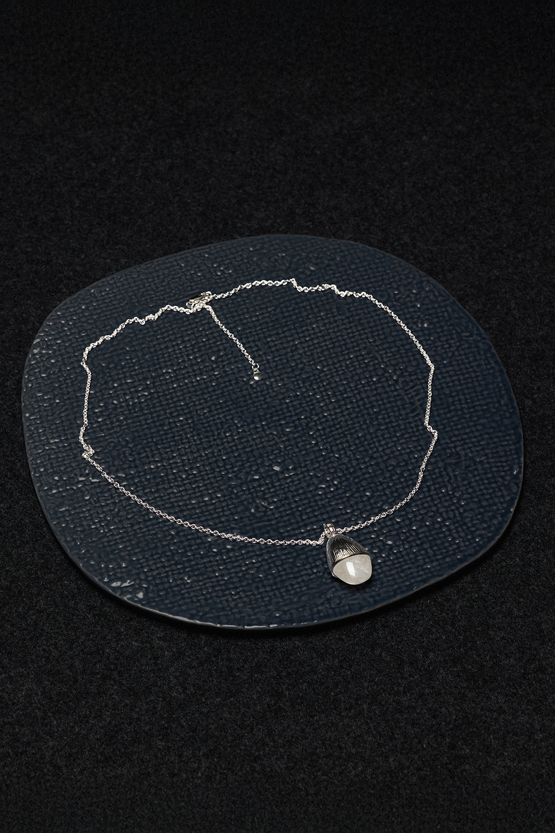 BLACKSUGAR SILVER CAP STONE NECKLACE | BSJ26017