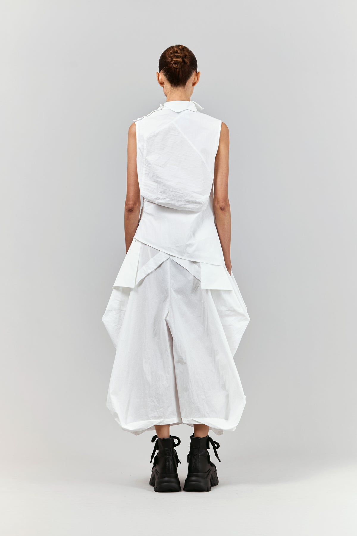 BLACKSUGAR DRAPED FRONT SLEEVELESS SHIRT | BP26014