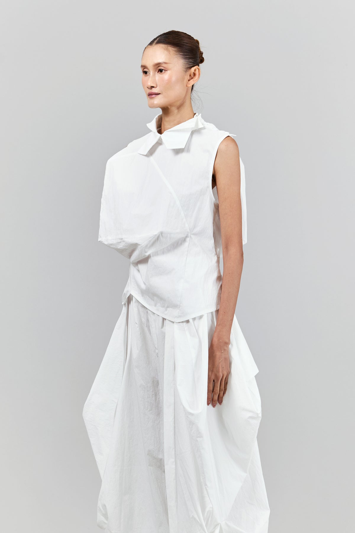 BLACKSUGAR DRAPED FRONT SLEEVELESS SHIRT | BP26014