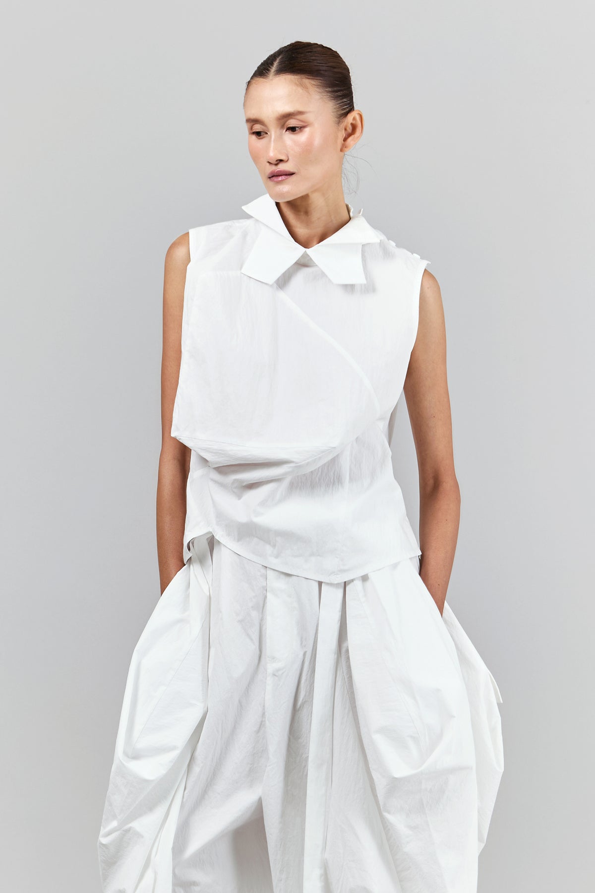 BLACKSUGAR DRAPED FRONT SLEEVELESS SHIRT | BP26014